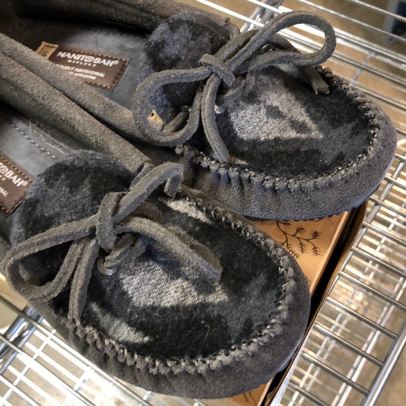 Manitobah Wool top Canoe moccasins in charcoal - Picture 2 of 4